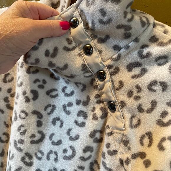 Green Tea NWT size S Khaki Leopard fleece pullover. - Picture 12 of 13